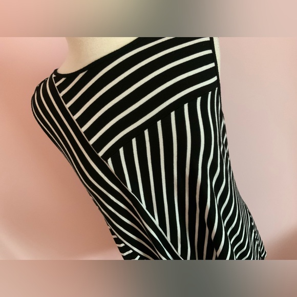 Cable & Gauge Black and White Striped Top - Picture 2 of 9